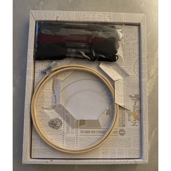 Harry Potter Wizarding World Embroidery Kit Warner Bros. 2020 New - Picture 3 of 3